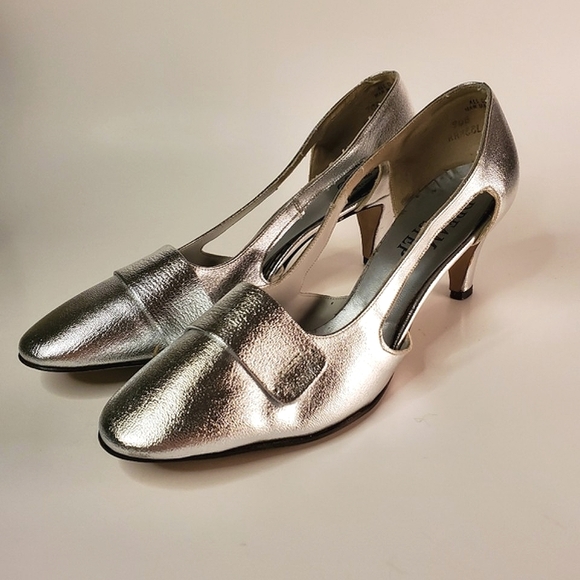 60s Mod Metallic Silver Space Heels with Rounded Toe - Picture 8 of 13